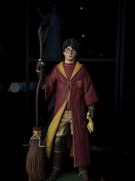Harry Potter &mdash; Quidditch Edition Collectible Statue, Painted, L (31cm)