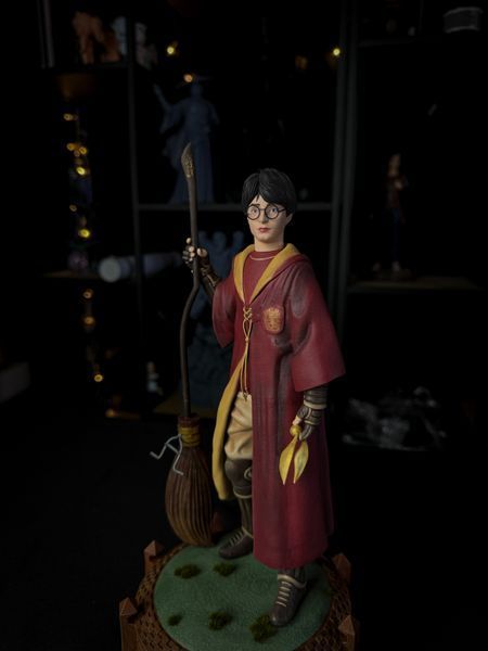 Harry Potter &mdash; Quidditch Edition Collectible Statue, Painted, L (31cm)