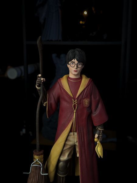 Harry Potter &mdash; Quidditch Edition Collectible Statue, Painted, L (31cm)