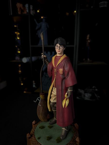Harry Potter &mdash; Quidditch Edition Collectible Statue, Painted, L (31cm)
