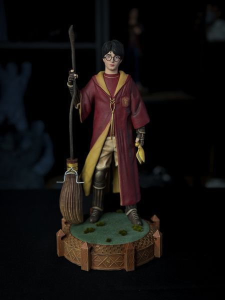 Harry Potter &mdash; Quidditch Edition Collectible Statue, Painted, L (31cm)