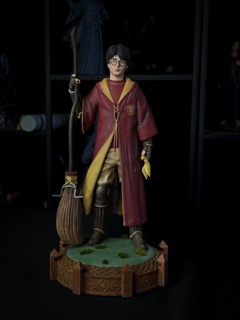 Harry Potter &mdash; Quidditch Edition Collectible Statue, Painted, L (31cm)
