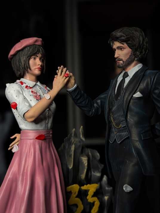 Sophie and Gustav – Expedition 33 Diorama | Hand-painted