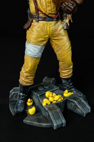 Коллекционная фигурка Raider with Scrappy (ARC Raiders) Raider with Scrappy Collectible Figure (ARC Raiders) фото