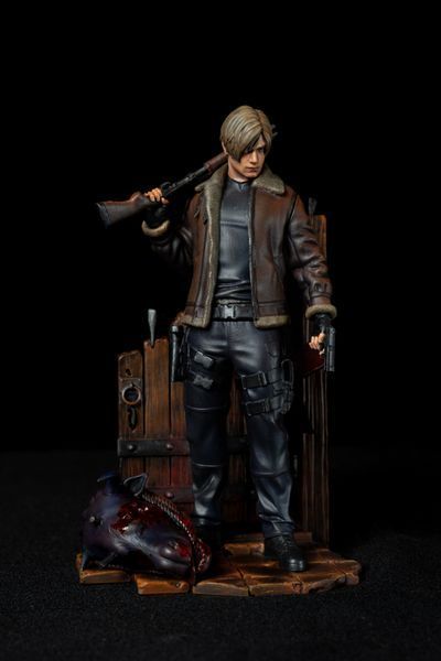 Коллекционная фигурка Леон С. Кеннеди &mdash; Resident Evil 4 Leon S. Kennedy Collectible Figure &mdash; Resident Evil 4 фото