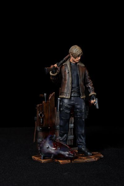 Коллекционная фигурка Леон С. Кеннеди &mdash; Resident Evil 4 Leon S. Kennedy Collectible Figure &mdash; Resident Evil 4 фото