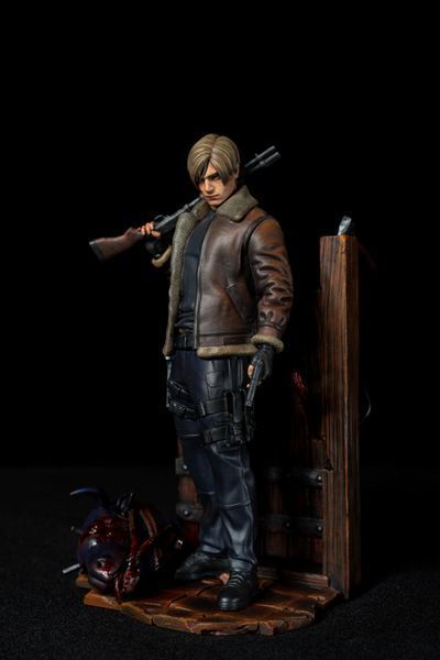Коллекционная фигурка Леон С. Кеннеди &mdash; Resident Evil 4 Leon S. Kennedy Collectible Figure &mdash; Resident Evil 4 фото