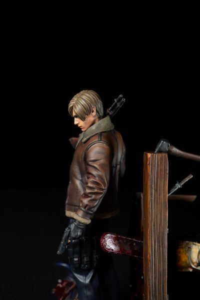Коллекционная фигурка Леон С. Кеннеди &mdash; Resident Evil 4 Leon S. Kennedy Collectible Figure &mdash; Resident Evil 4 фото