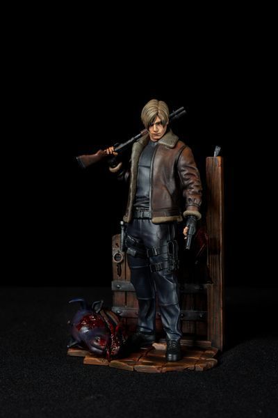 Коллекционная фигурка Леон С. Кеннеди &mdash; Resident Evil 4 Leon S. Kennedy Collectible Figure &mdash; Resident Evil 4 фото