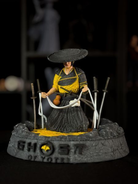 Эксклюзивная коллекционная фигура из Ghost of Yotei. Ghost of yotei rock3d фото