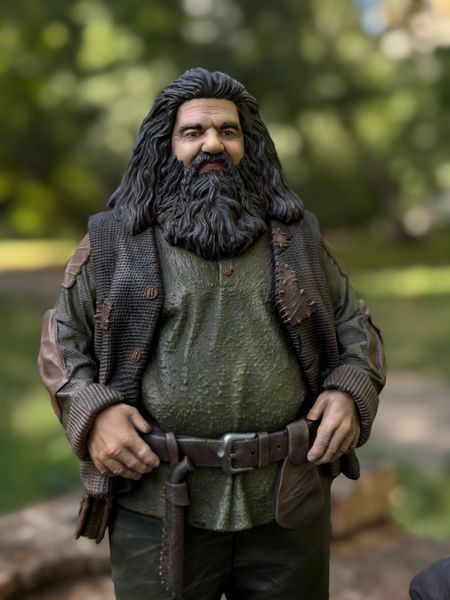 Rubeus Hagrid with Fang: Harry Potter Collectible Statue, Painted, M (25cm)