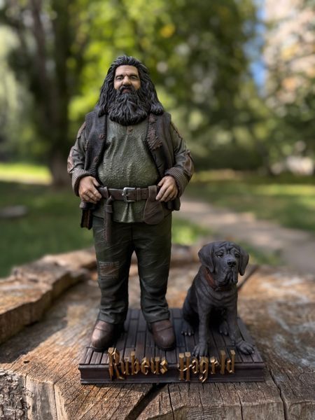Rubeus Hagrid with Fang: Harry Potter Collectible Statue, Painted, M (25cm)