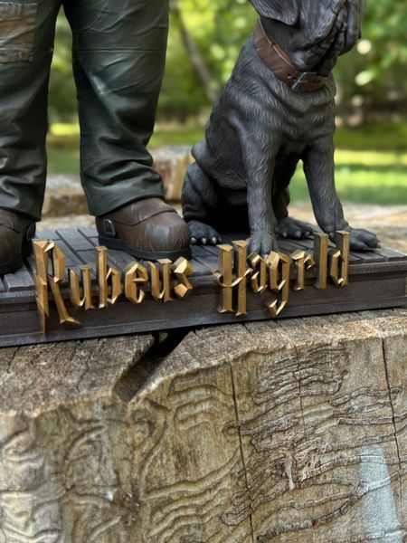 Rubeus Hagrid with Fang: Harry Potter Collectible Statue, Painted, M (25cm)