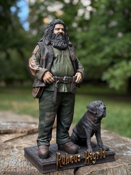 Rubeus Hagrid with Fang: Harry Potter Collectible Statue, Painted, M (25cm)