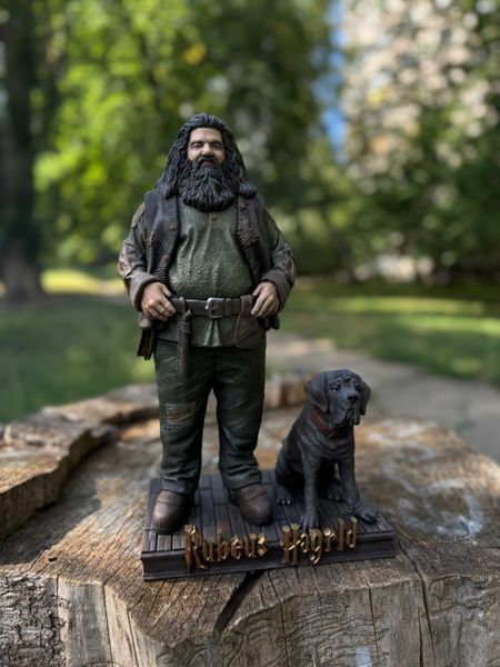 Rubeus Hagrid with Fang: Harry Potter Collectible Statue, Painted, M (25cm)